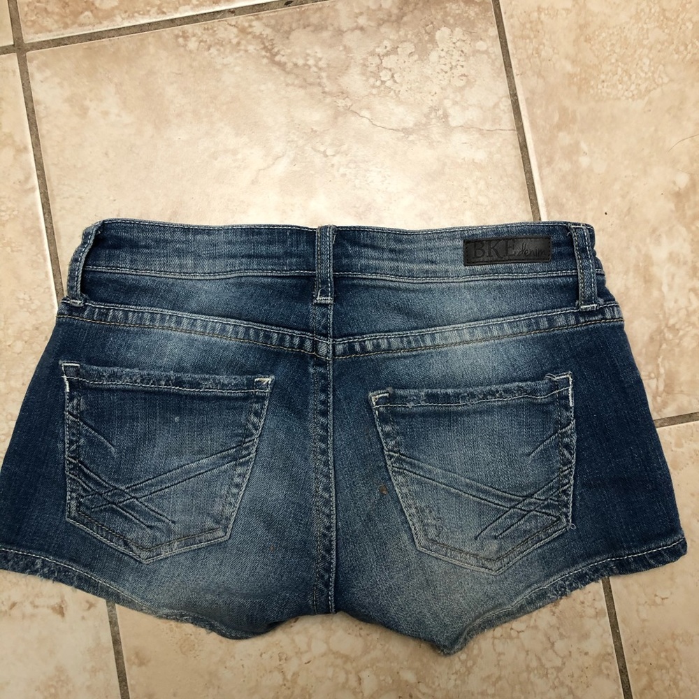 BUCKLE BKE SHORTS - Picture 2 of 3